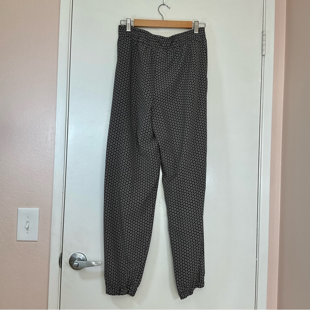 Womens Printed Joggers Size M. Black and white printed joggers